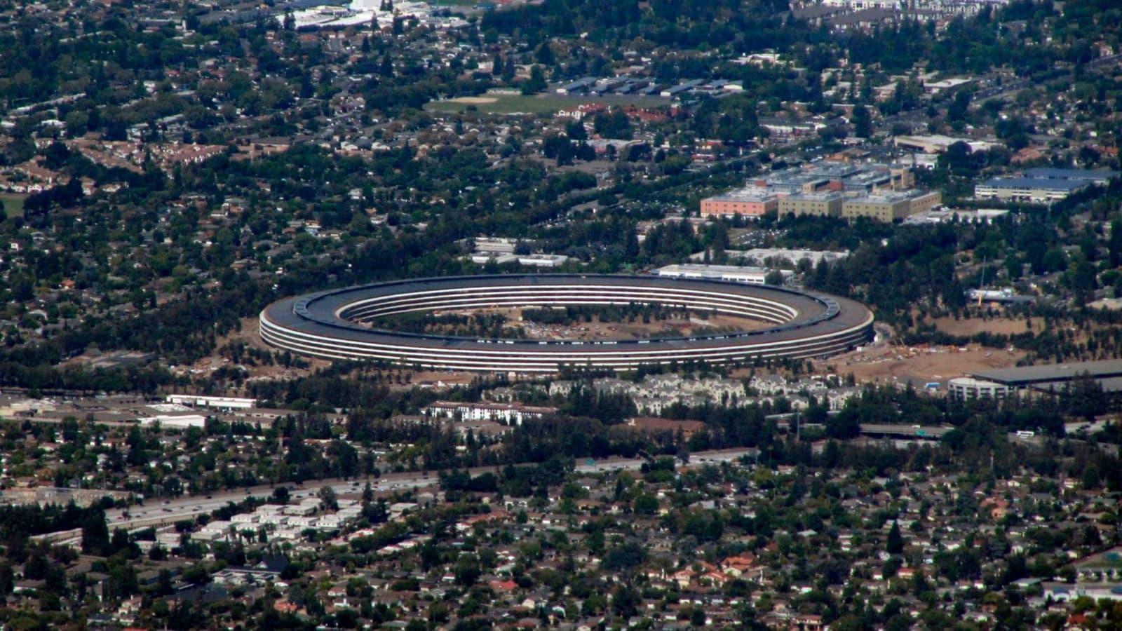 Aerial photograph of Apple Park surrounded by Cupertino neighbourhoods