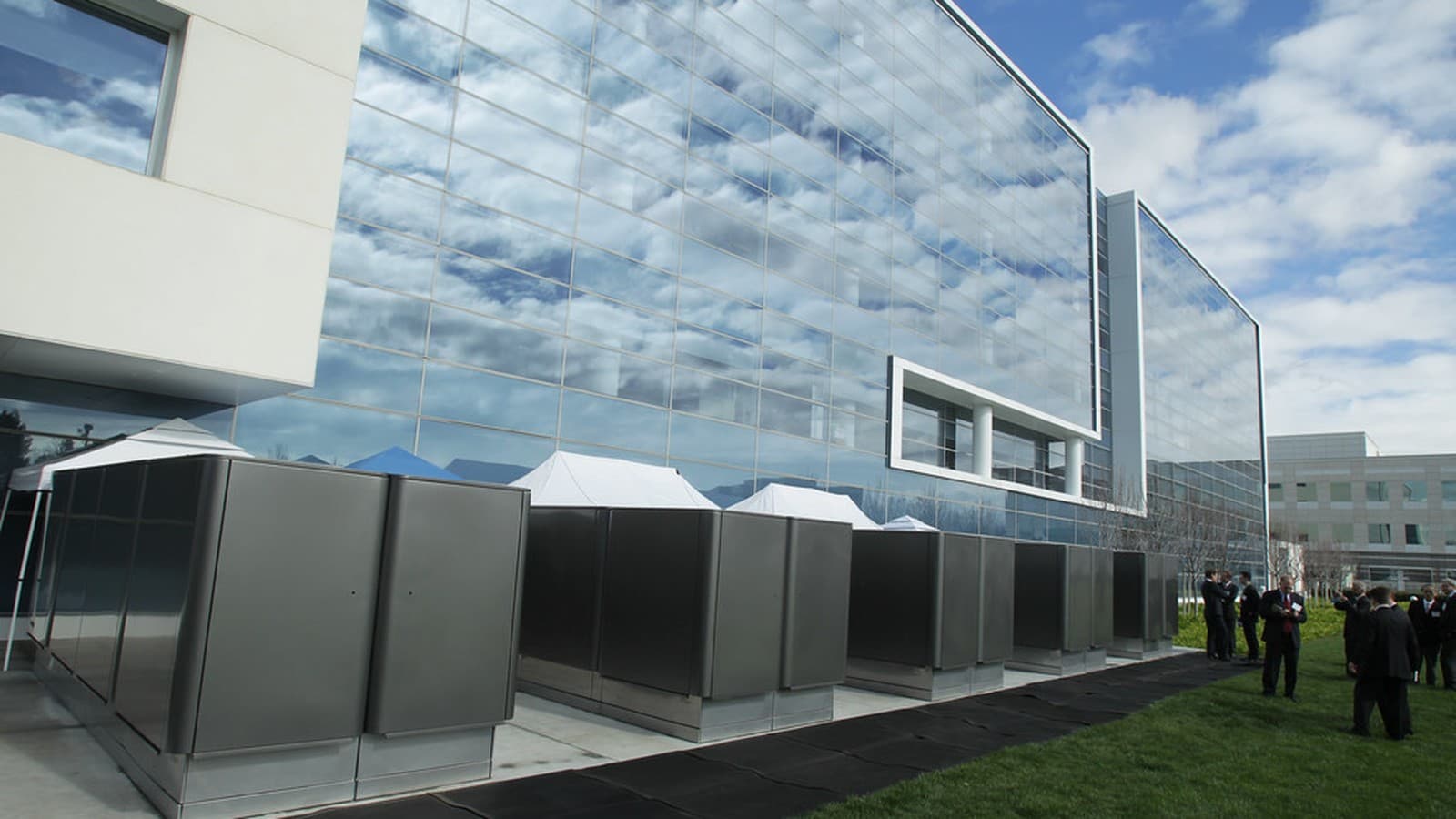 Bloom Energy Servers installed outside the eBay campus in California