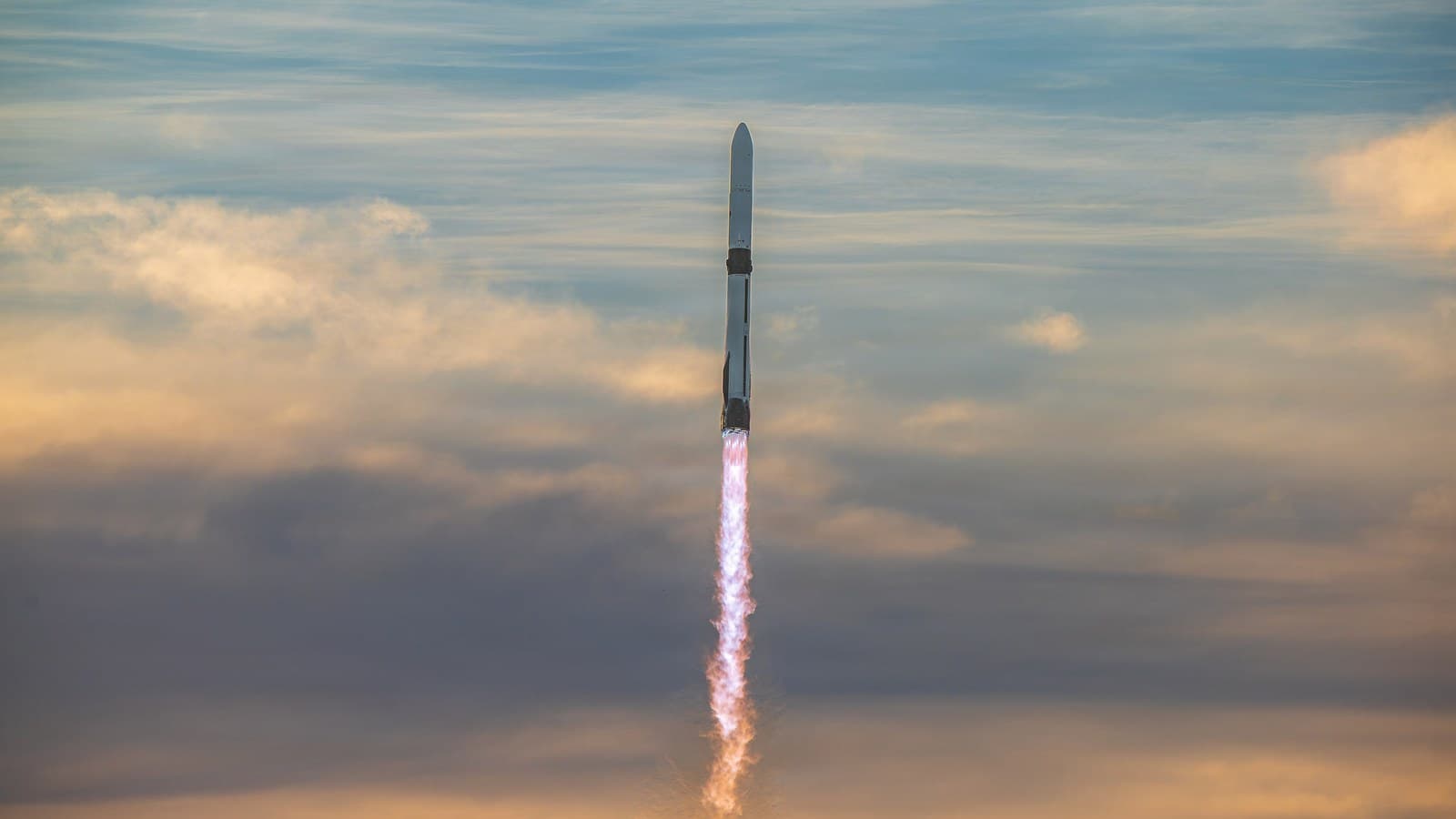 A New Glenn rocket carrying AST SpaceMobile's BlueBird 7 satellite climbs above Cape Canaveral in April 2026.