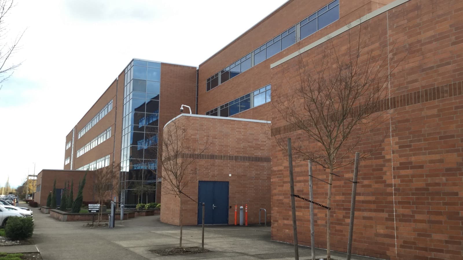 Bâtiment RA2 en briques du campus Intel Ronler Acres à Hillsboro, en Oregon